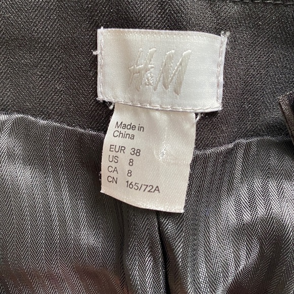 Pencil Skirt with Shallow Pockets - Picture 6 of 8